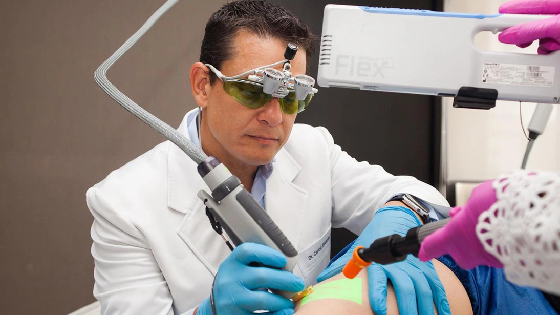 Dr. Carlos Eduardo Jorge, angiologista da AngioGold — tratamento de vasinhos e microvarizes a laser em Belo Horizonte