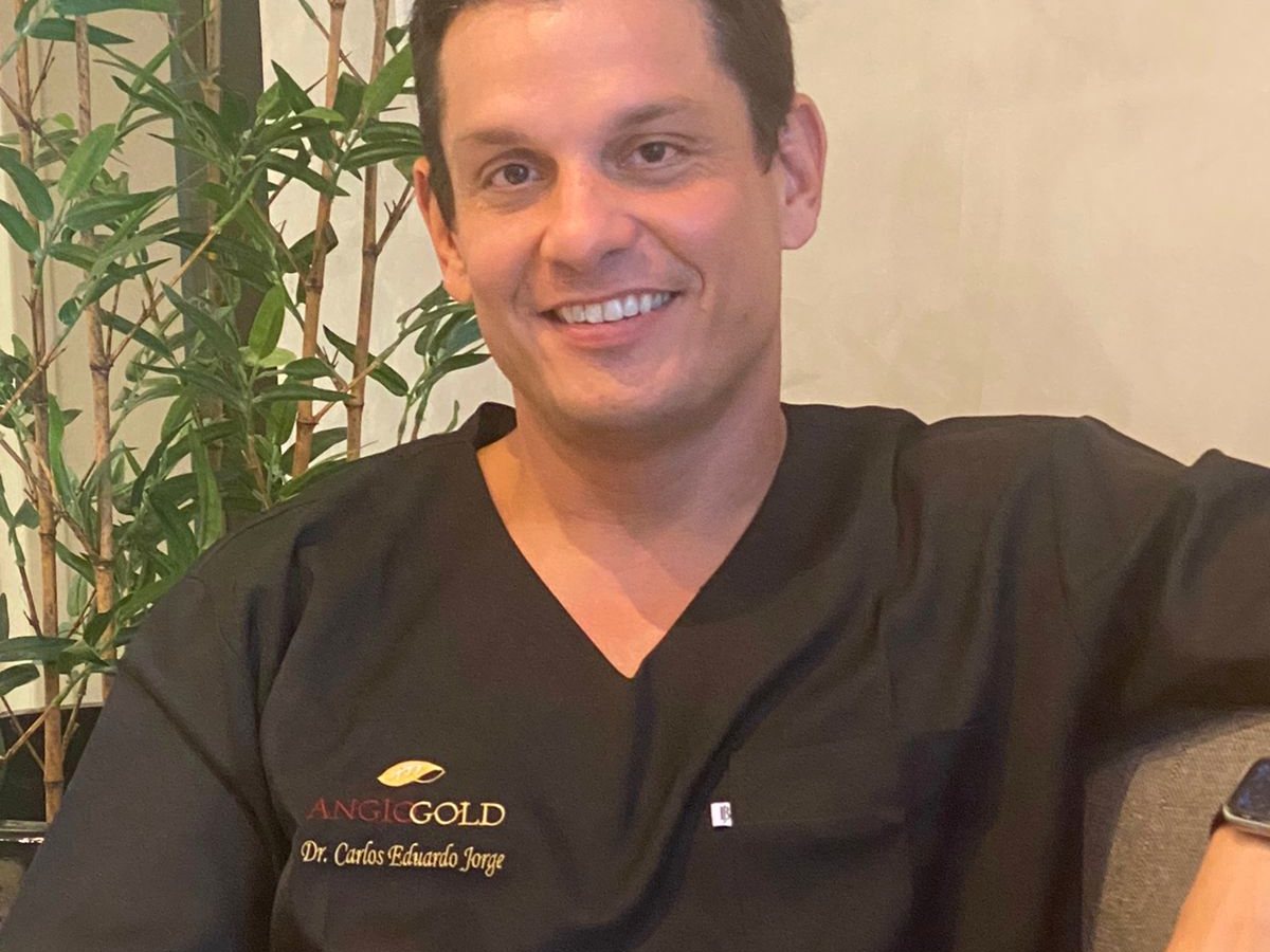 Dr. Carlos Eduardo Jorge, cirurgião vascular responsável pela AngioGold
